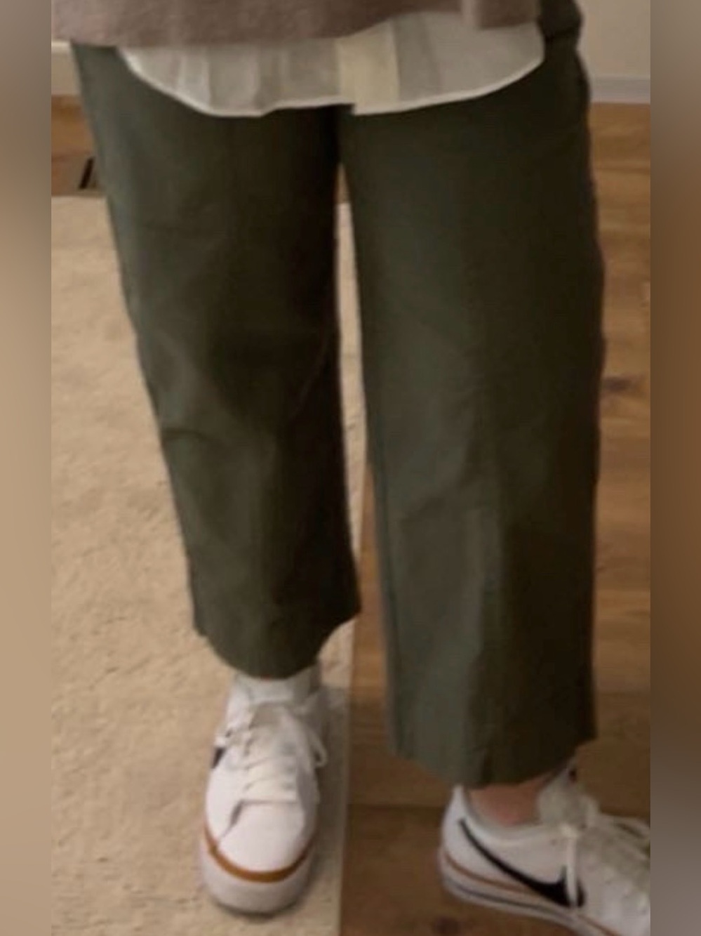 Old Navy Woman’s Barrel Leg Pants - Picture 5 of 5